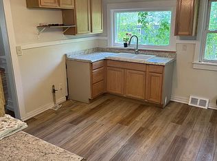 2140 Jersey Ridge Rd, Davenport, IA 52803