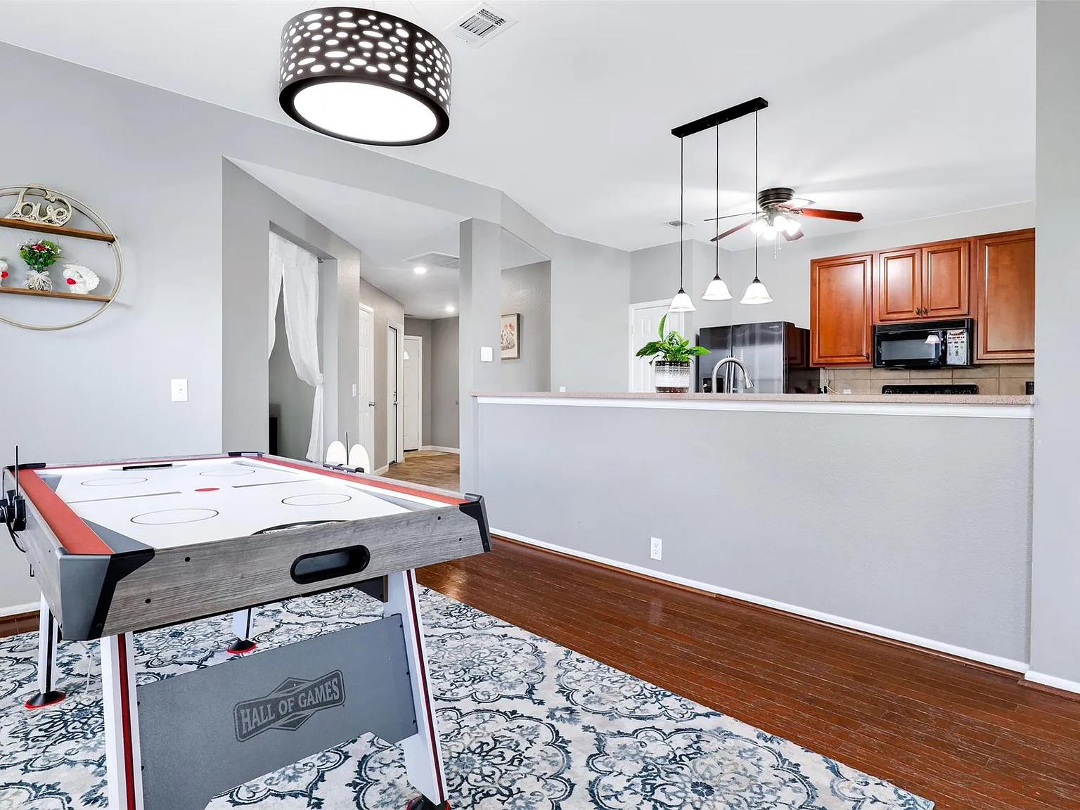 3 bed, 2.0 bath, $2,100 — Photo 4