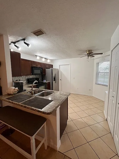 3 bed, 1104 sqft, $2,300 — Photo 2