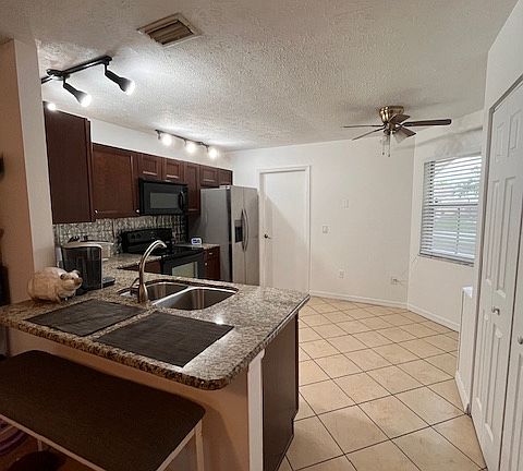 2nd image of 508 SE Crosspoint Dr