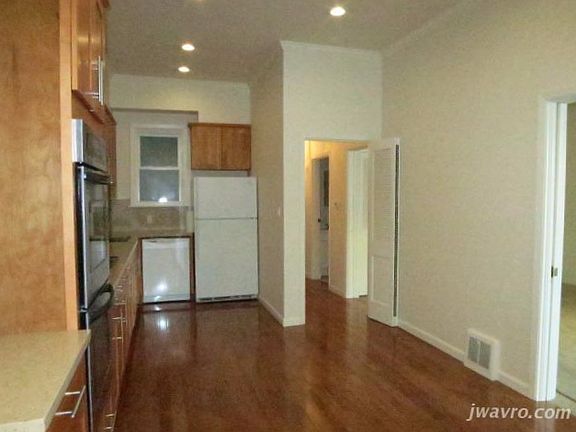 3rd image of 542 Lombard St