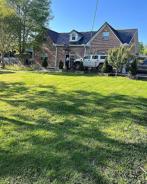 2nd image of 400 Nixon St