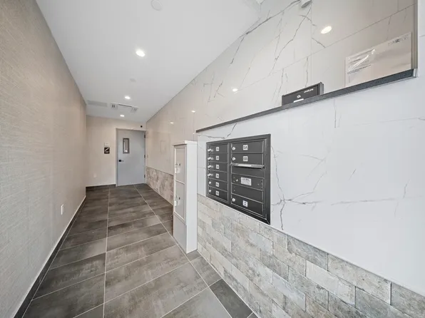 46-40 Vernon Boulevard image 15 of 17