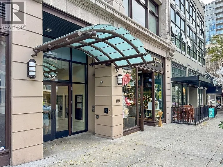 668 Columbia St #1011 — Photo 2