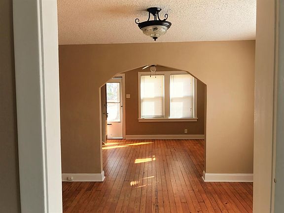 4th image of 3131 Chaucer Ave