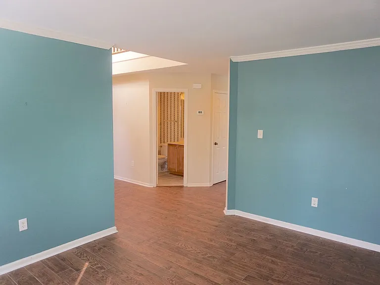 16 Ballastone Ct — Photo 4
