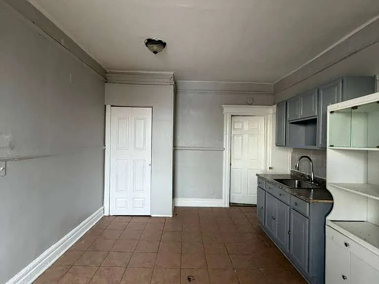 225-227 Clifton Ave #10 — Photo 3