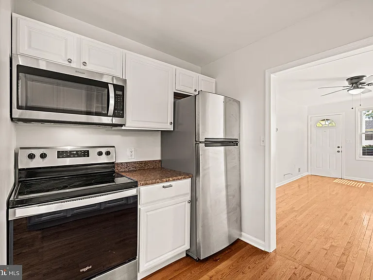 220 E 2nd Ave — Photo 18