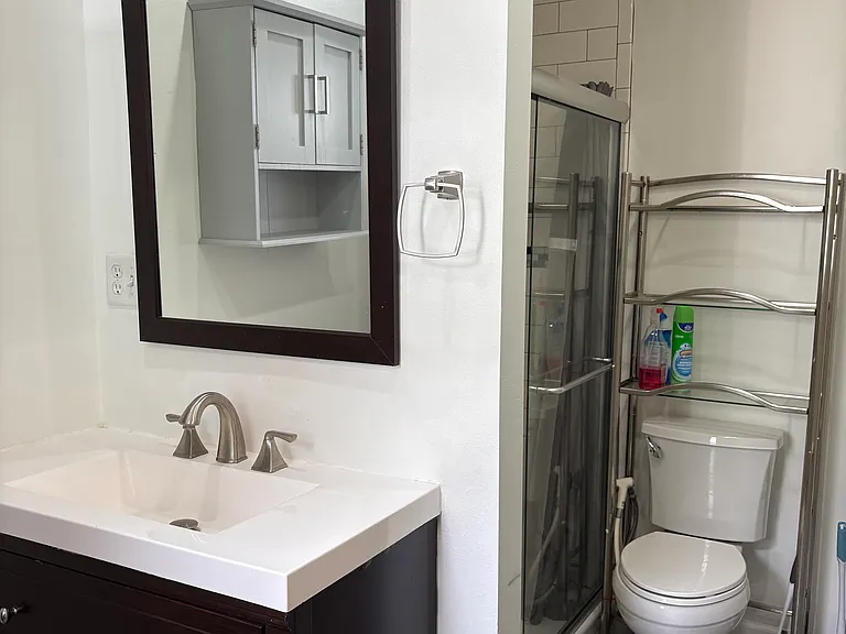 1122 N High St #8 — Photo 1