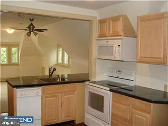 2nd image of 441 E Lancaster Ave #3
