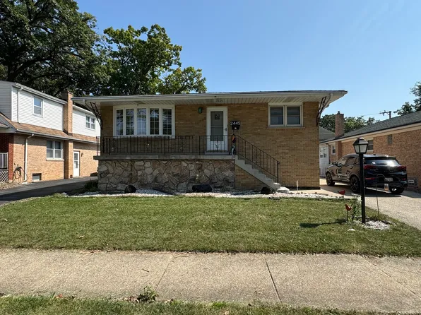 2445 Wood St, River Grove, IL 60171