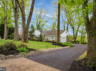 1957 Robert Rd, Meadowbrook, PA 19046
