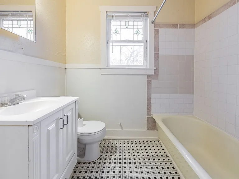 631 E Ashby Pl — Photo 12