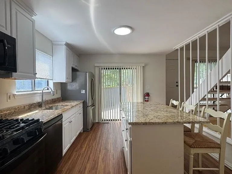 82 Sycamore Ct — Photo 3