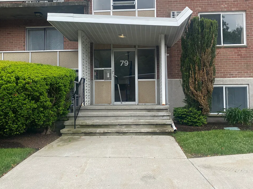 79 Lionel Ave #F