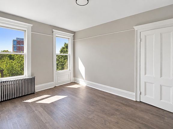 3rd image of 289 Forrest St #3