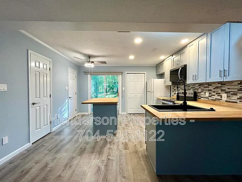 2 bed, 1.5 bath, 1180 sqft, $1,500 — Photo 4