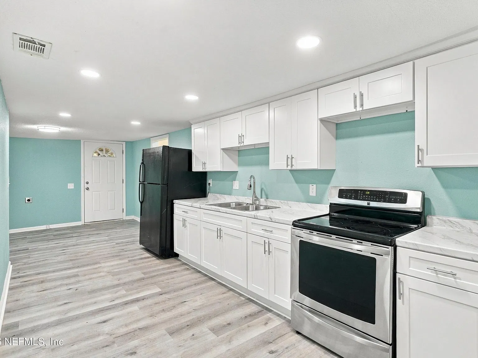 4 bed, 2.5 bath, 1572 sqft, $1,750 — Photo 2