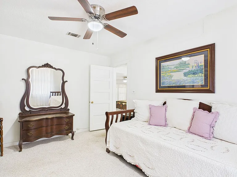 206 N Edison St — Photo 21