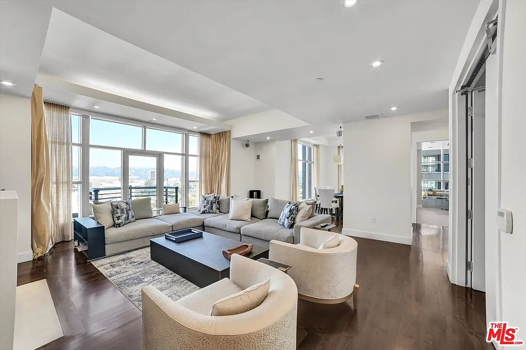 2 bed, 3.0 bath, 2765 sqft, $25,000 — Photo 2