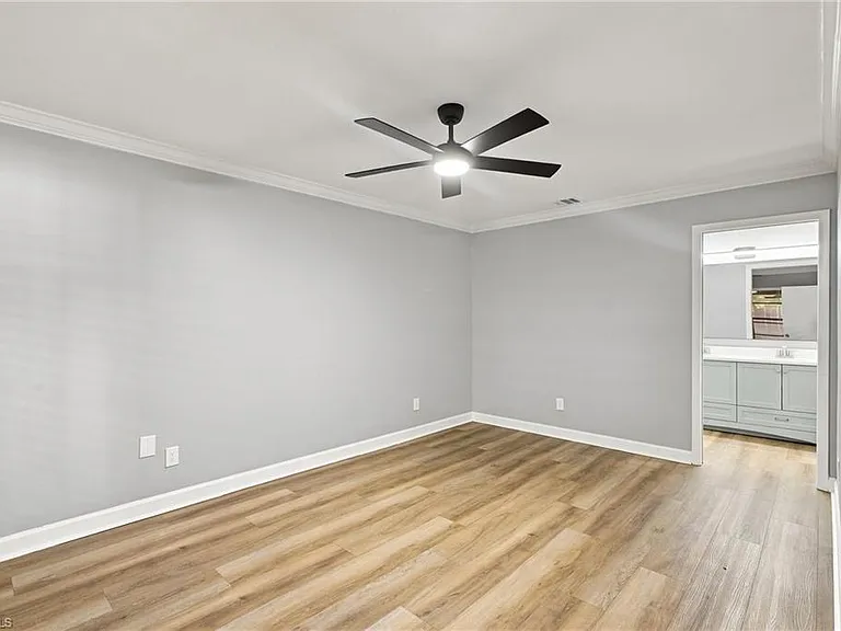 646 SE 12th Ct #17 — Photo 17