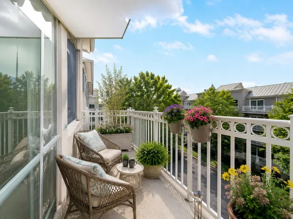 15 Freedom Way #401, Jersey City, NJ 07305