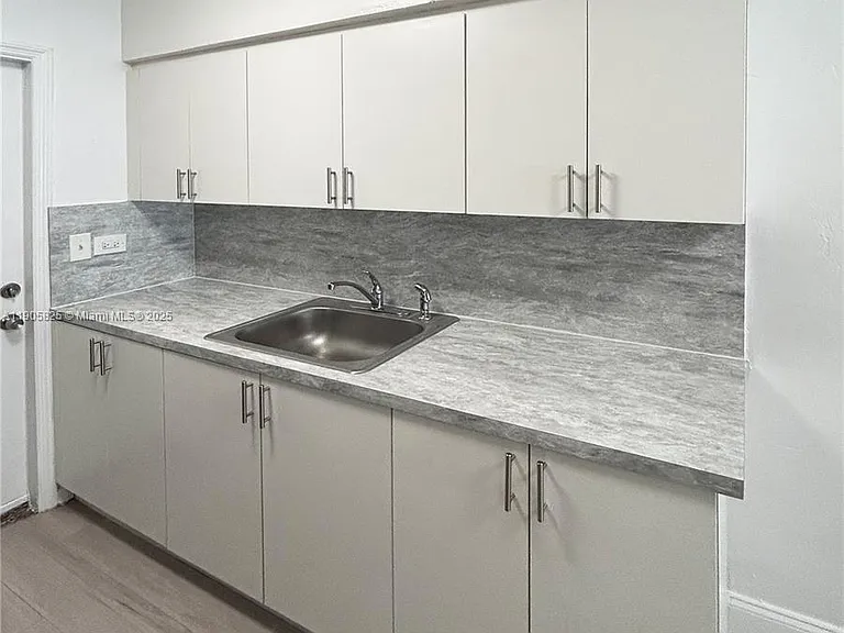 738 NE 86th St #6 — Photo 2