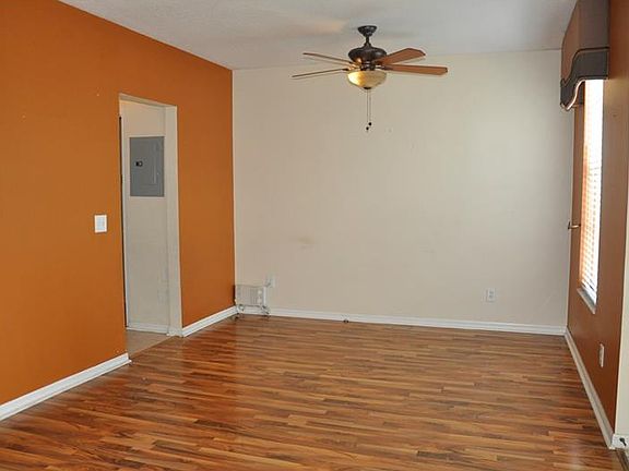 2nd image of 1145 Baronscourt Dr