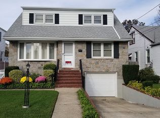 8 Edna Ct, Valley Stream, NY 11580