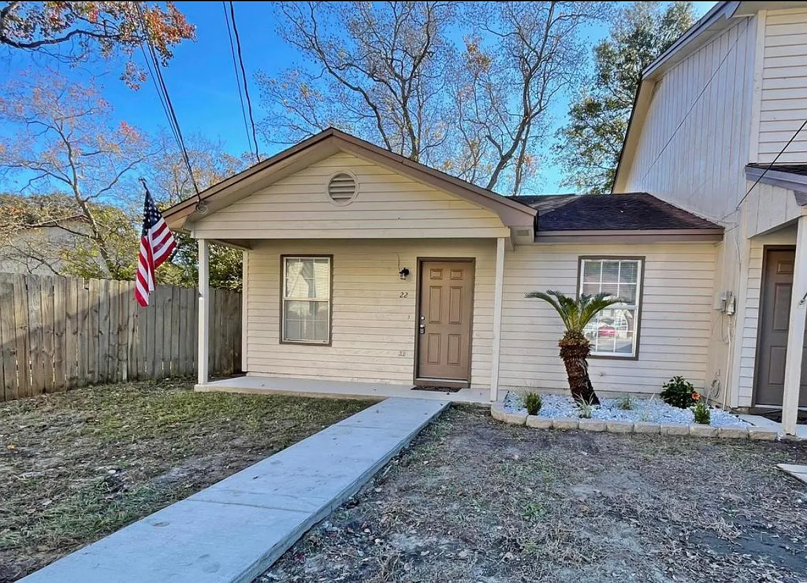2 bed, 806 sqft, $1,575 — Photo 1