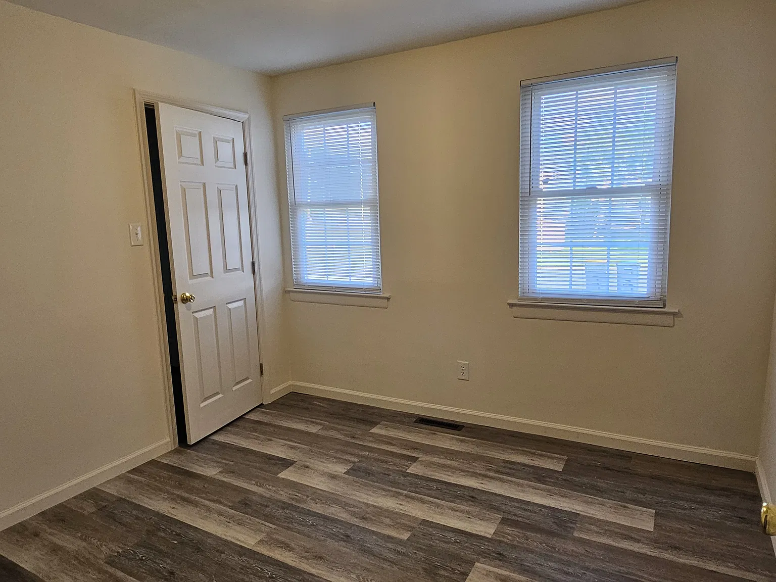 4 bed, 1.5 bath, 1800 sqft, $2,200 — Photo 3