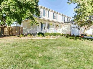 413 Beacon Cir, Bloomington, IL