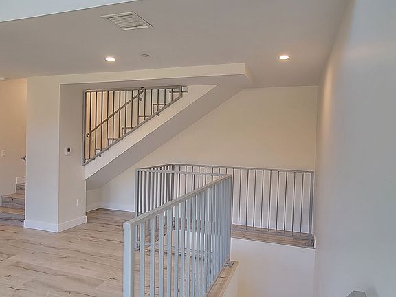 4th image of 1110 S Magnolia Ave #202