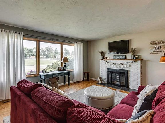 2nd image of 11016 E Alki Ave
