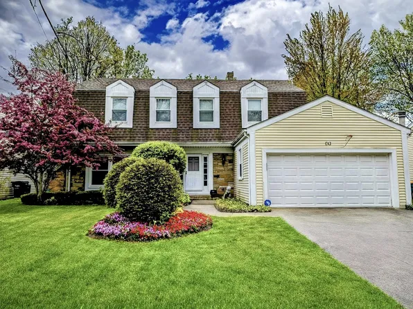 9 Altoona Ct, Vernon Hills, IL 60061