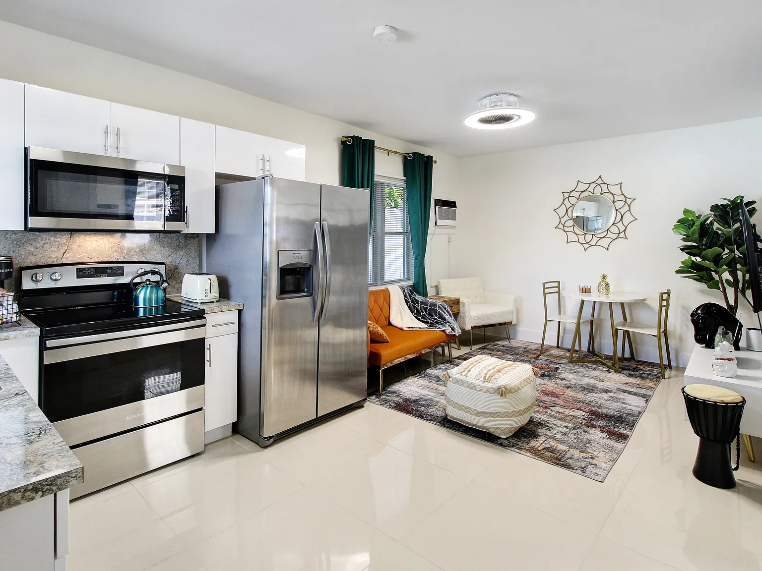 1 bed, 530 sqft, $2,350 — Photo 2