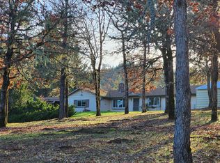 1925 Robertson Bridge Rd, Grants Pass, OR 97526