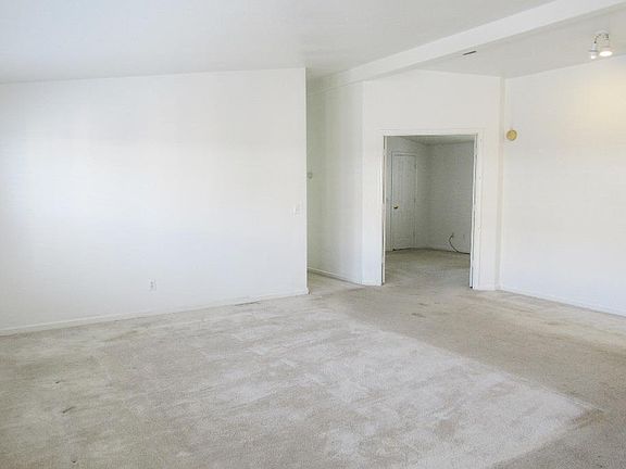 3rd image of 1225 Vienna Dr Space 399
