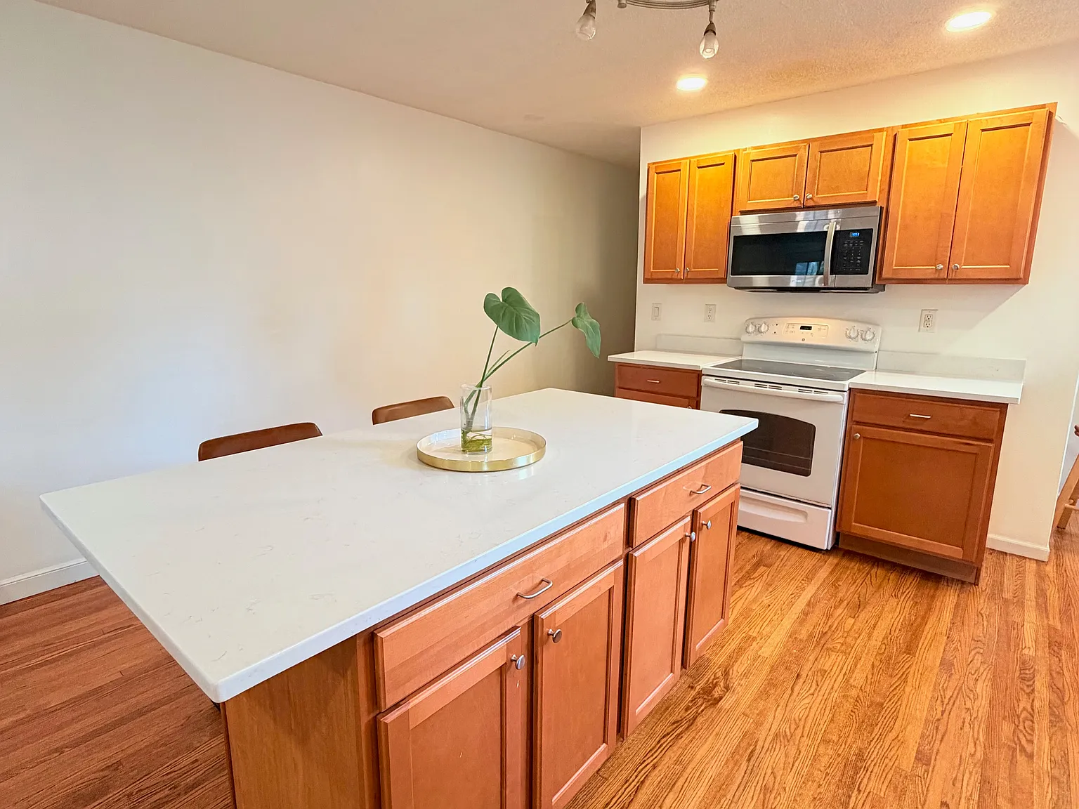 4 bed, 1700 sqft, $2,650 — Photo 4