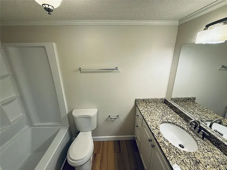 308 Farmington Rd — Photo 10