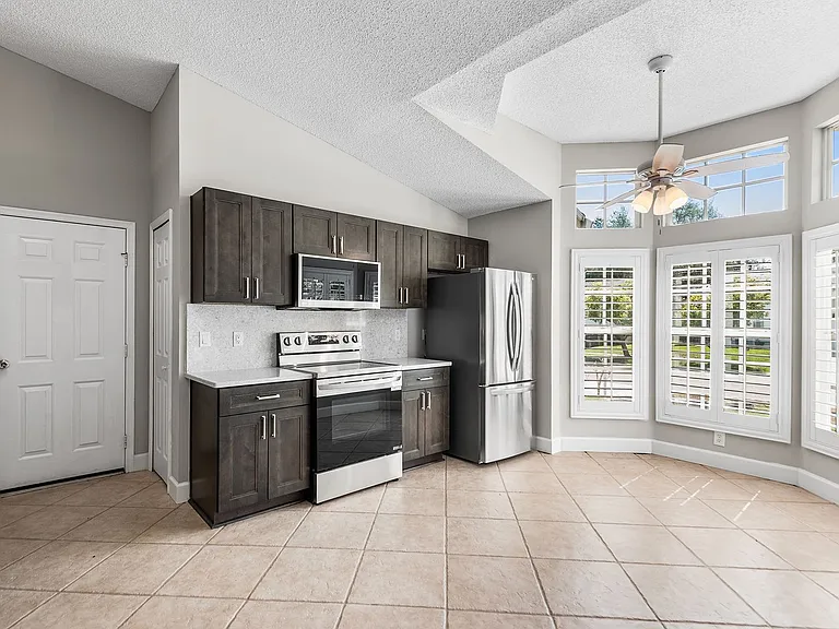 4011 Levonshire Pl — Photo 4