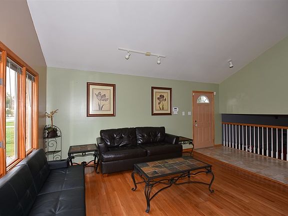 3rd image of 15719 Clifton Park Ave