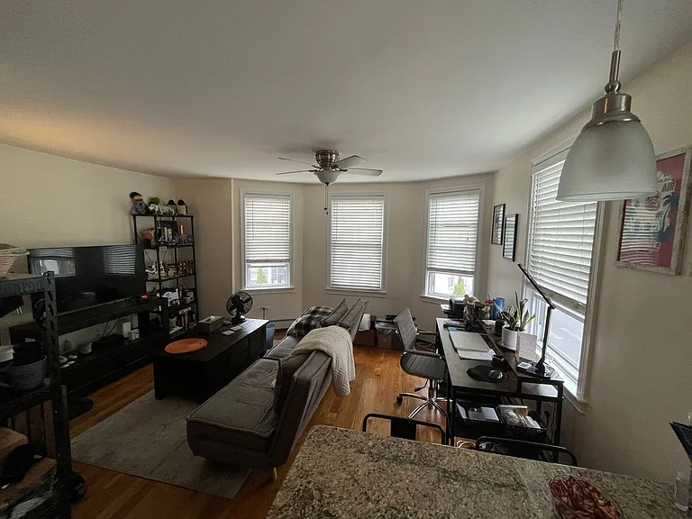17 Cutler St — Photo 3