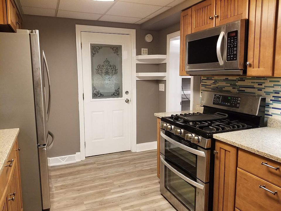 Kitchen w/ recessed lighting and stainless steel appliances