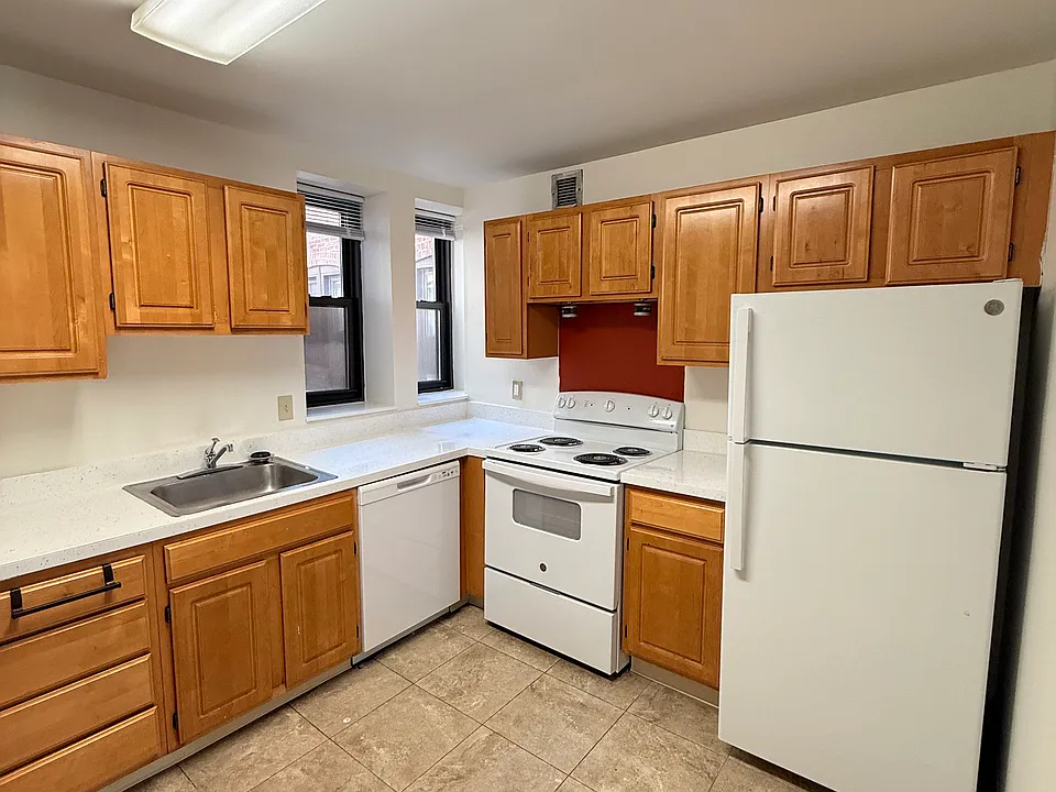 83 Westland Ave #301