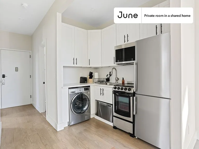 414 4th Ave #A — Photo 2