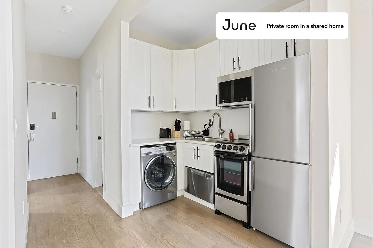 Building Photo - 414 4th Ave #B
