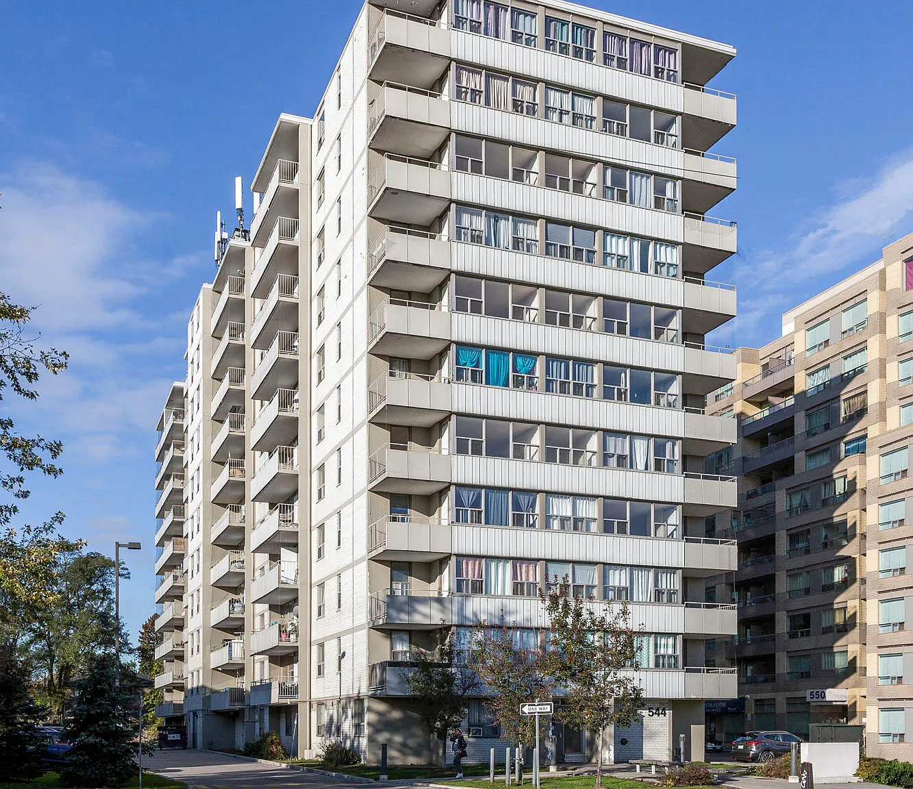 Birchmount Park Towers — Photo 3