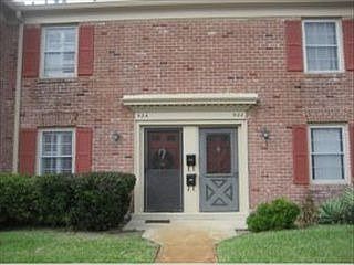 5th image of 922 S Colonial Ct