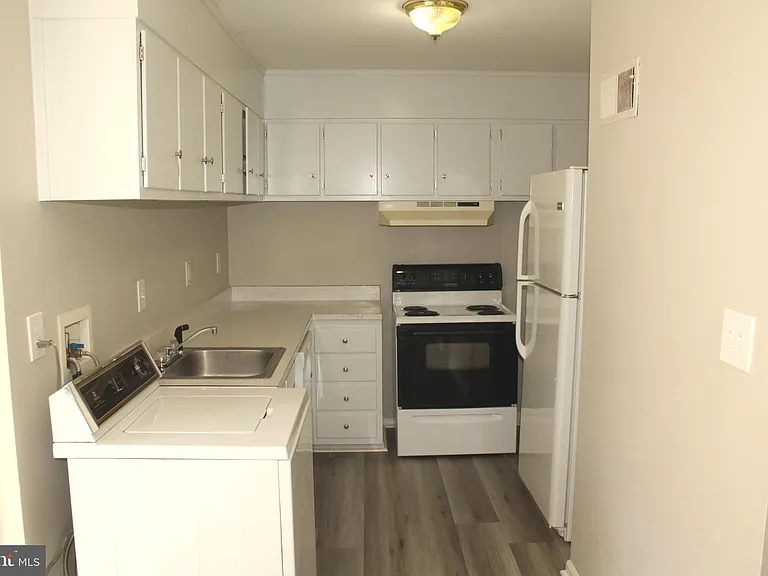 731 Denton Cir — Photo 13